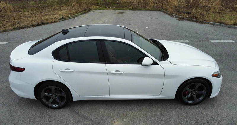 Alfa Romeo Giulia cena 120000 przebieg: 62000, rok produkcji 2018 z Zdzieszowice małe 154